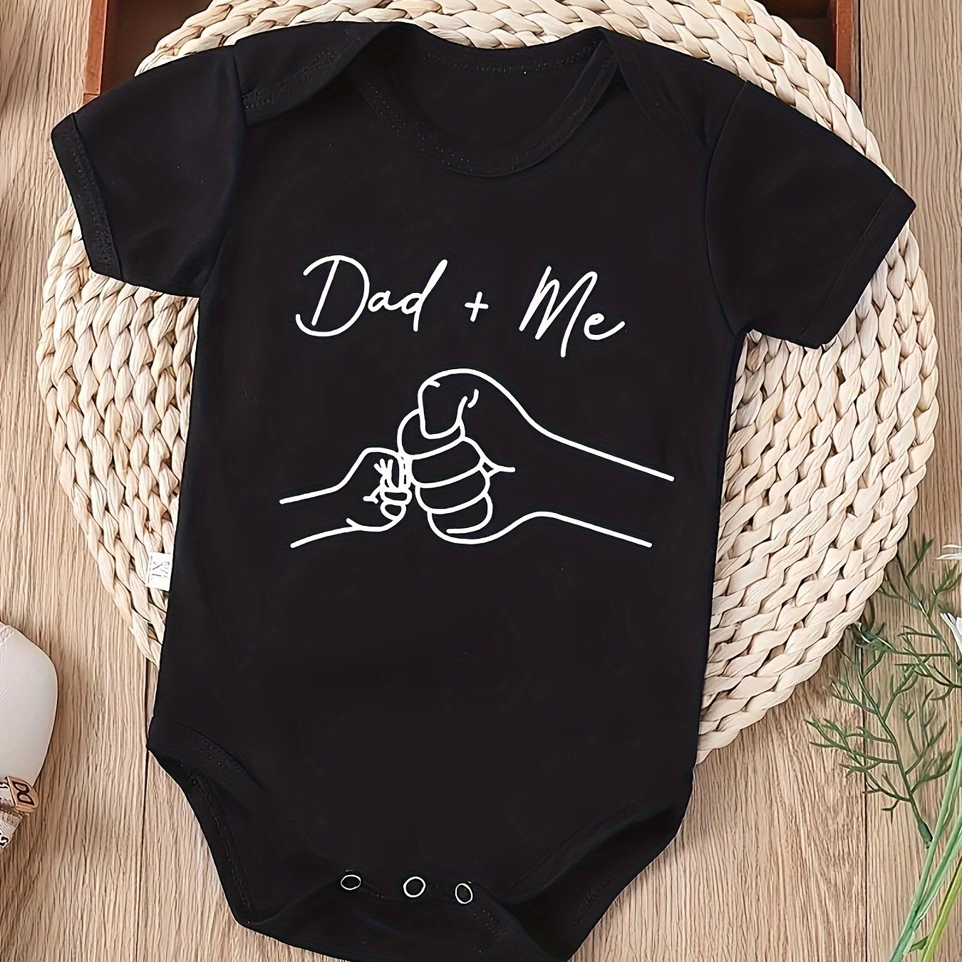 👊 Little Legend – „Dad & Me“ Baby-Body mit Fist-Bump-Aufdruck